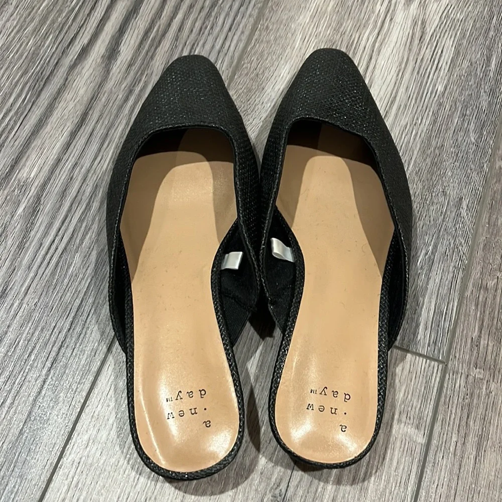 Size 7.5 a new day from target black and tan shoes worn once - Picture 2 of 5